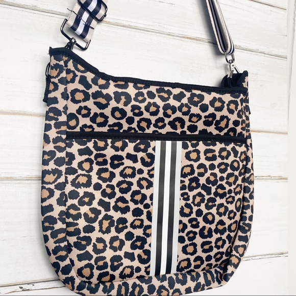 Leopard print neoprene purse - Picture 2 of 4